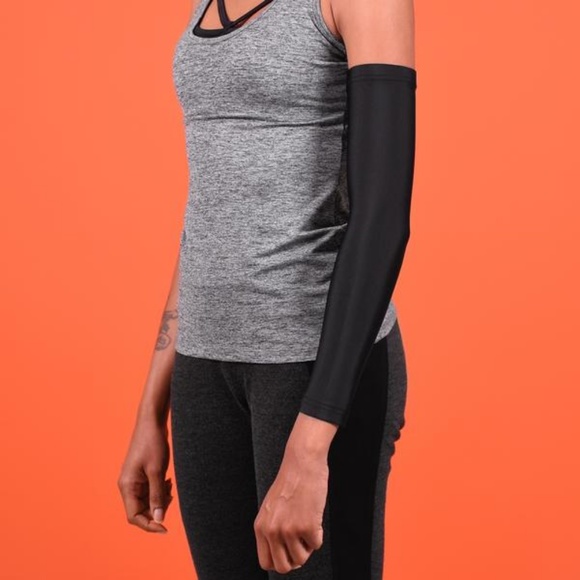 Sleefs Basic Black Compression Arm Sleeve (NEW) - Picture 2 of 3